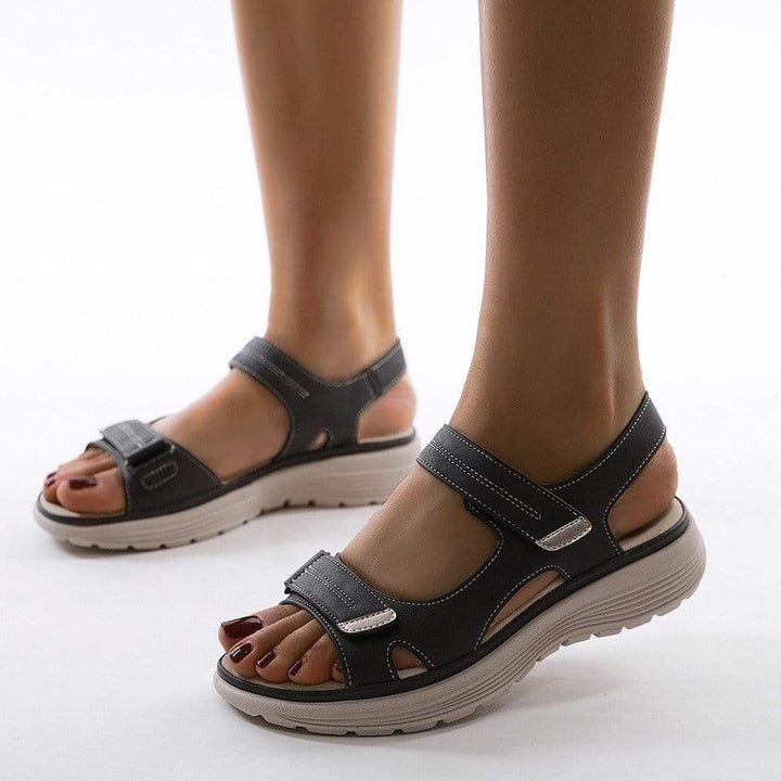 "Damen orthopädische Sandalen, beige, mit verstellbaren Riemen und Plateau-Design für Komfort und Stil."