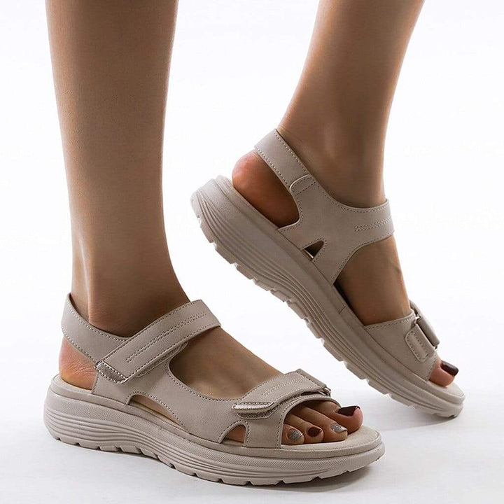 "Damen orthopädische Sandalen, beige, mit verstellbaren Riemen und Plateau-Design für Komfort und Stil."