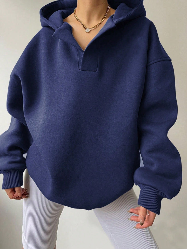 "Damen Oversized Hoodie mit modernem Kragen, lässiger Passform und weichem Baumwollmix, ideal für modische Looks."