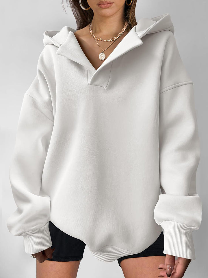 "Damen Oversized Hoodie mit modernem Kragen, lässiger Passform und weichem Baumwollmix, ideal für modische Looks."