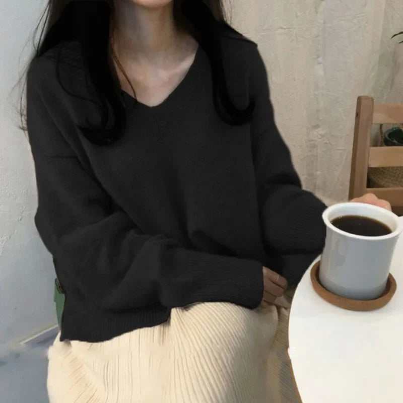 "Damen Oversized Pullover mit V-Ausschnitt in Beige, elegantes Design, kombiniert mit Jeans oder Röcken für vielseitigen Stil