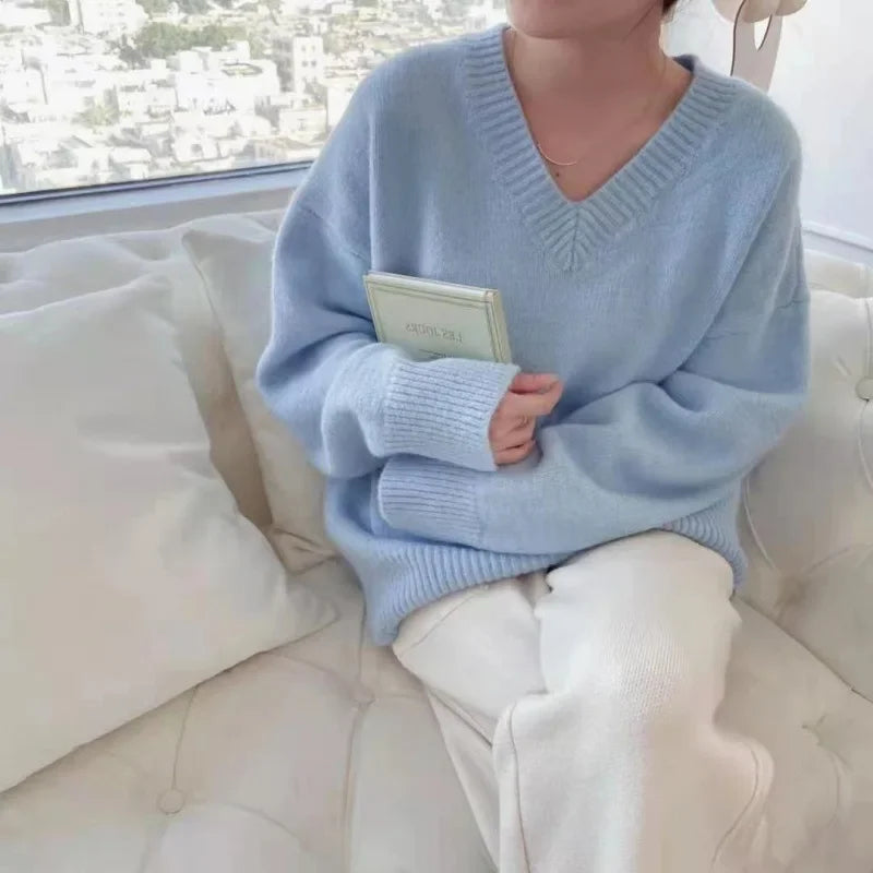 "Damen Oversized Pullover mit V-Ausschnitt in Beige, elegantes Design, kombiniert mit Jeans oder Röcken für vielseitigen Stil