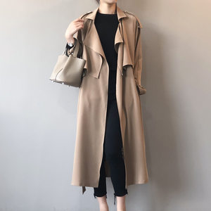 "Damen Retro Baggy-Trenchcoat in elegantem, weichen Stoff, modischer Vintage-Look, vielseitig für jeden Anlass geeignet."