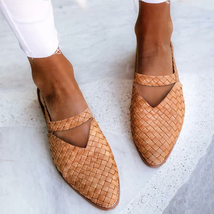 "Damen Sandalen in lebhaften Farben, offenes Design, ergonomisch, gepolsterte Innensohle für eleganten Komfort."