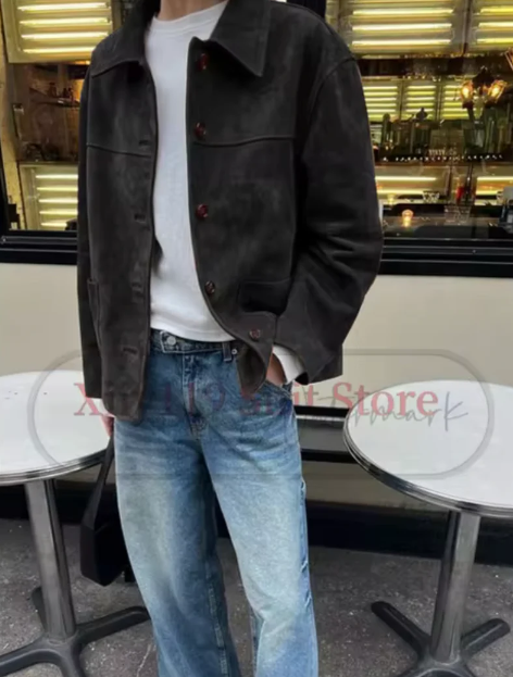 "Damen Vintage Wildleder Mantel, elegant geschnitten, weiches Leder, detailreich, ideal für Herbst/Winter Looks."