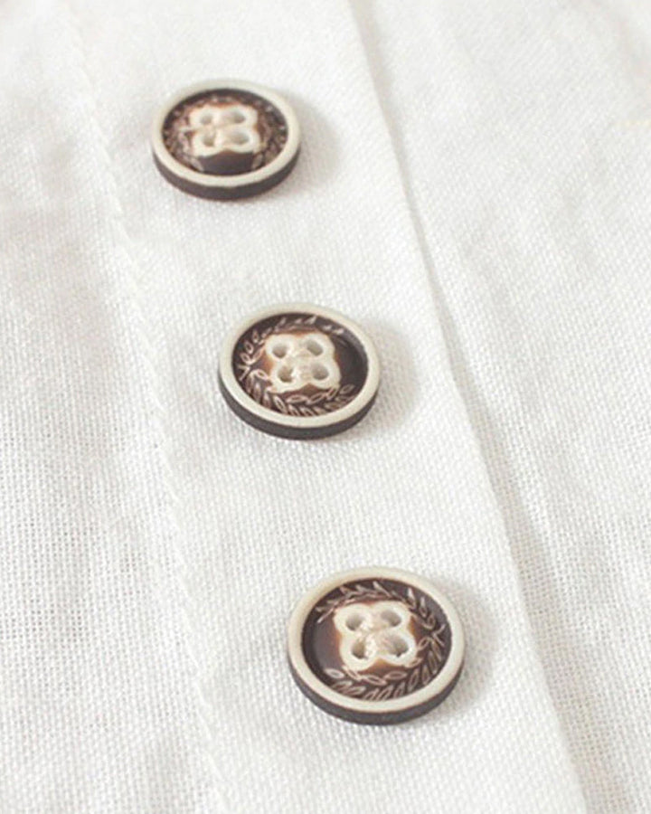 "Damenbluse mit Rundhalsausschnitt und Knopfleiste, in Unifarben, ideal für vielseitige Anlässe und zeitlosen Stil."