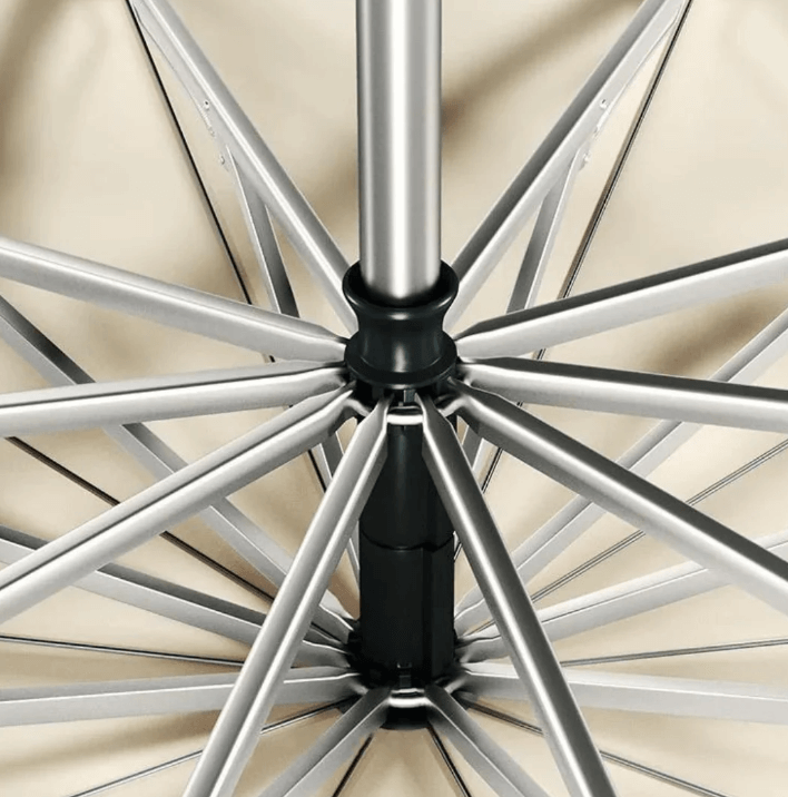 Sturmsicherer Regenschirm mit Reflektoren