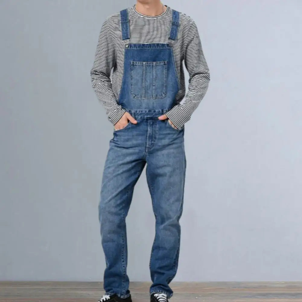 "Denim Jumpsuit für Herren mit Taschen - Frontansicht, atmungsaktiv und vielseitig für jedes Outfit."