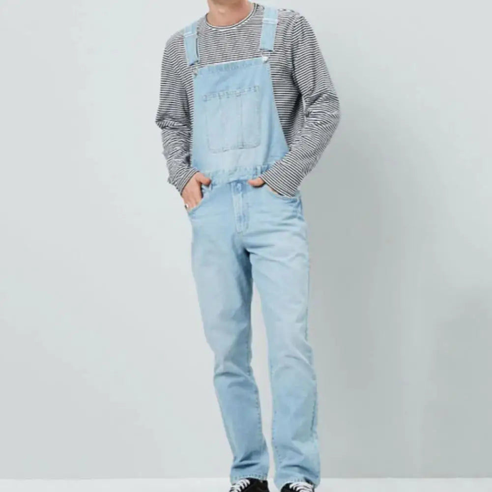 "Denim Jumpsuit für Herren mit Taschen - Frontansicht, atmungsaktiv und vielseitig für jedes Outfit."