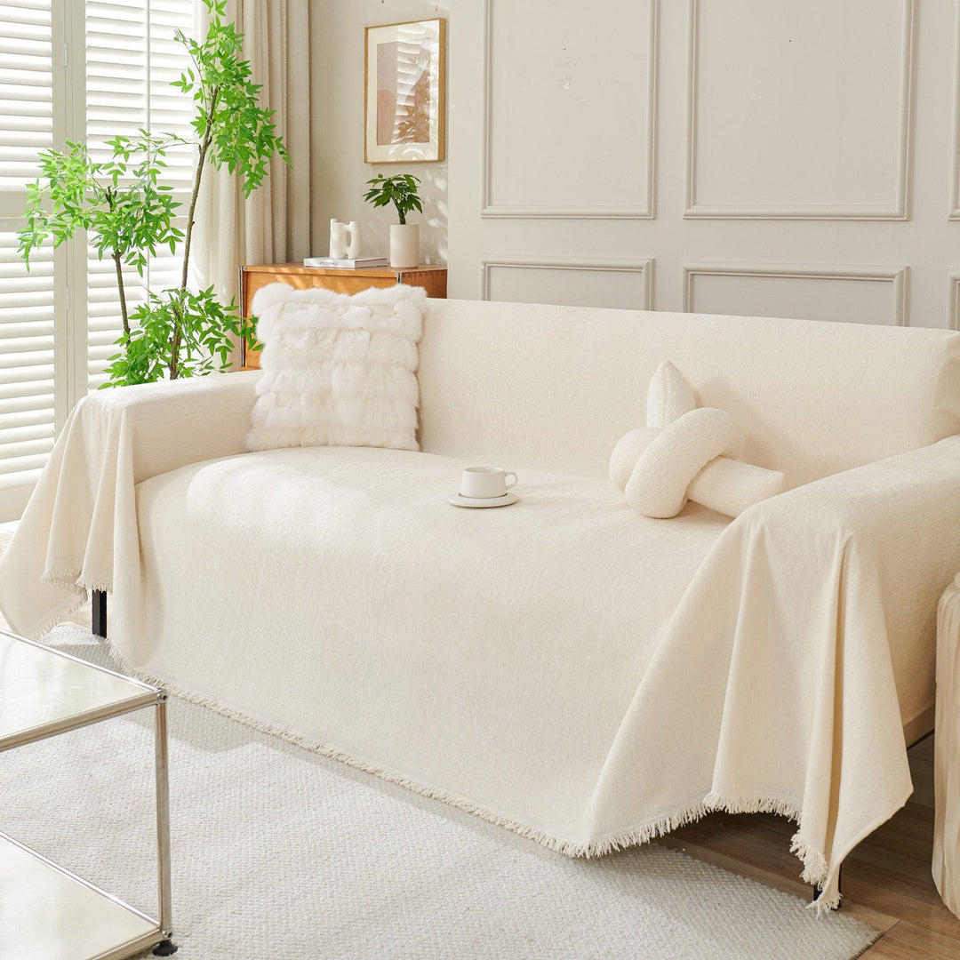 Durable furniture shield for sofas & couches. This easy-fit slipcover offers robust protection and a stylish look.
