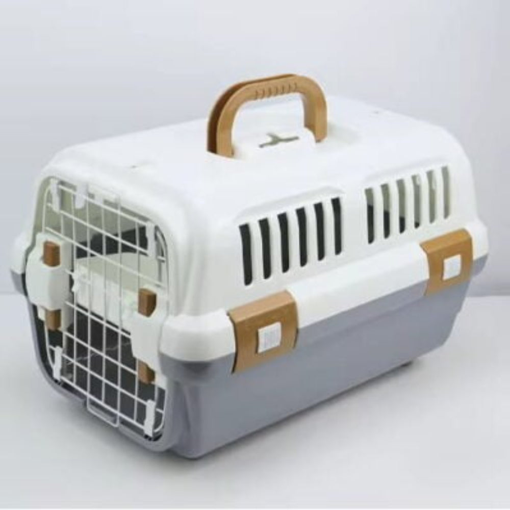 Secure & breathable pet cat travel carrier, ensuring comfort and safety for your feline on the go.