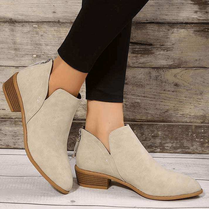 Spitz zulaufende Stiefeletten