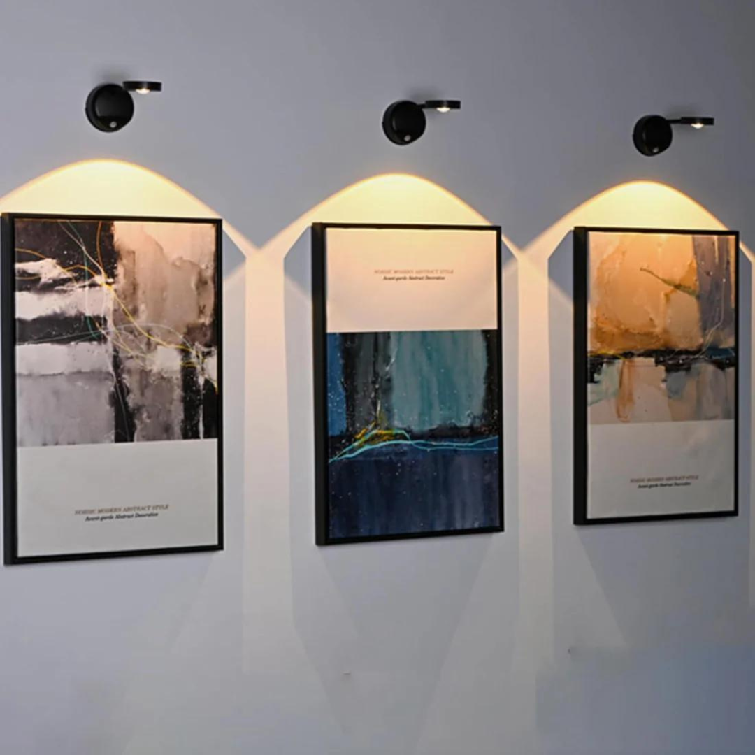 "Drahtloser LED Spot mit Bewegungssensor, modernes Design, verstellbar, warmes bis kühles Licht, einfache Montage."