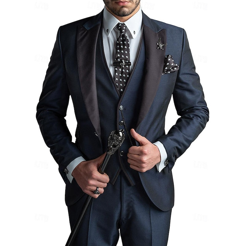 "Dreiteiliges Herren-Leinen-Set mit Blazer, Weste und Hose in elegantem Design, ideal für Business- und besondere Anlässe."