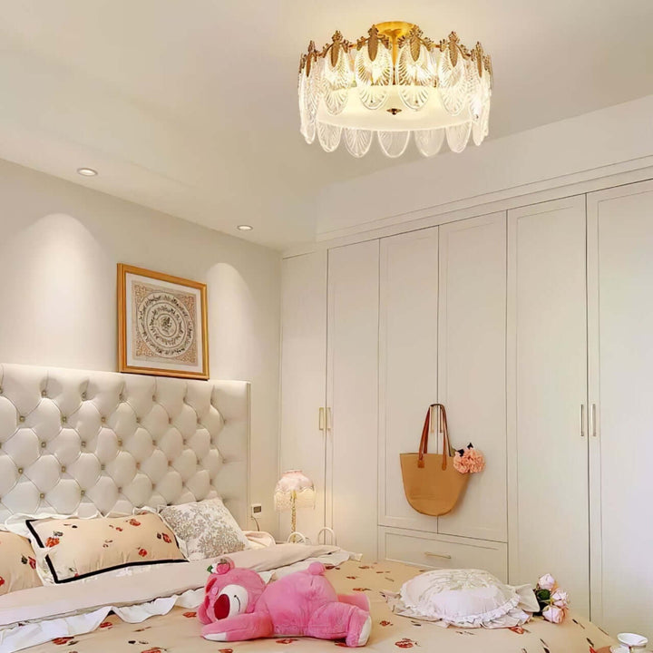 Runder Glaskronleuchter mit dekorativem Muster