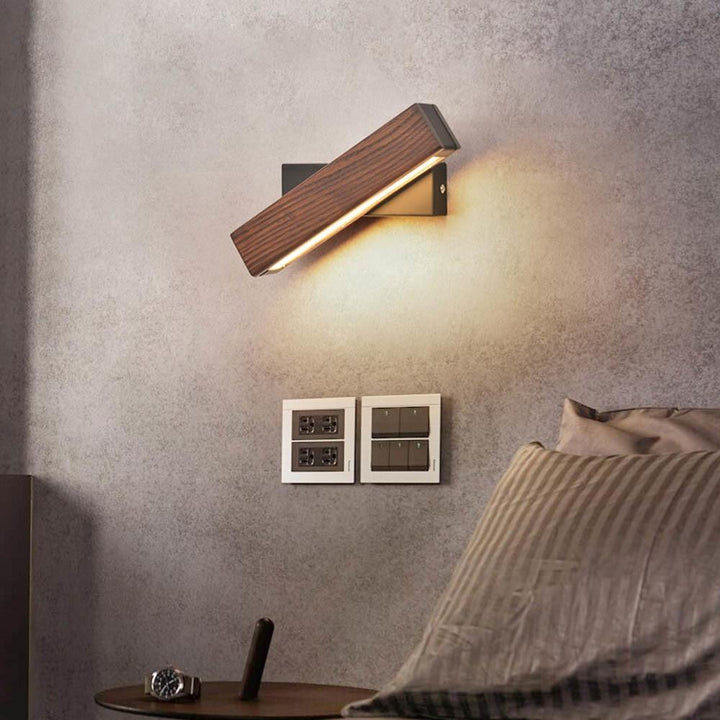 Drehbare LED Wandleuchte aus Holz - Modern & Flexibel