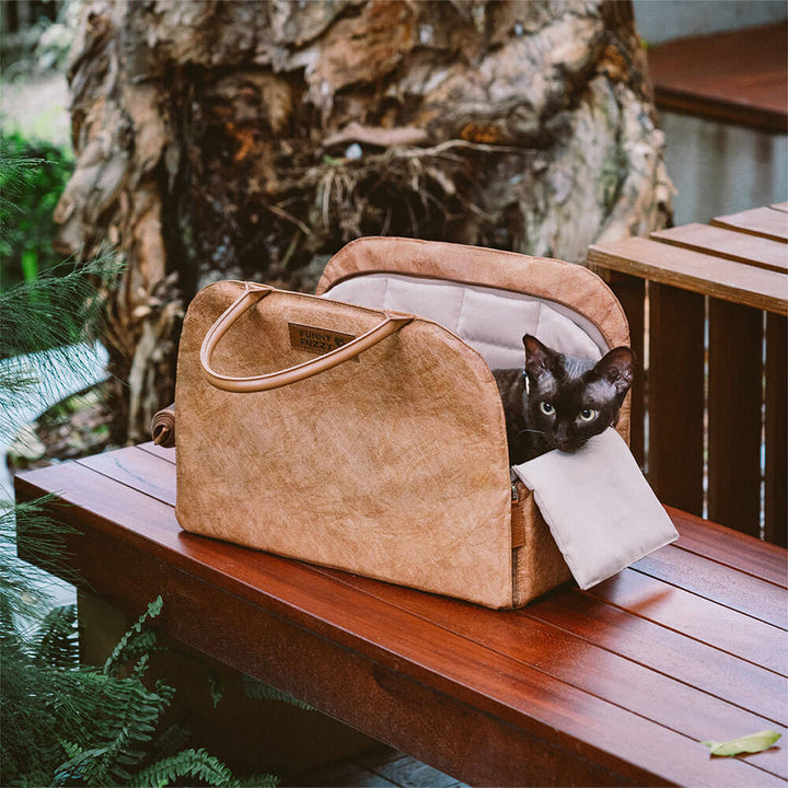 Comfortable pet travel bag with side expansion for extra room, good for long journeys