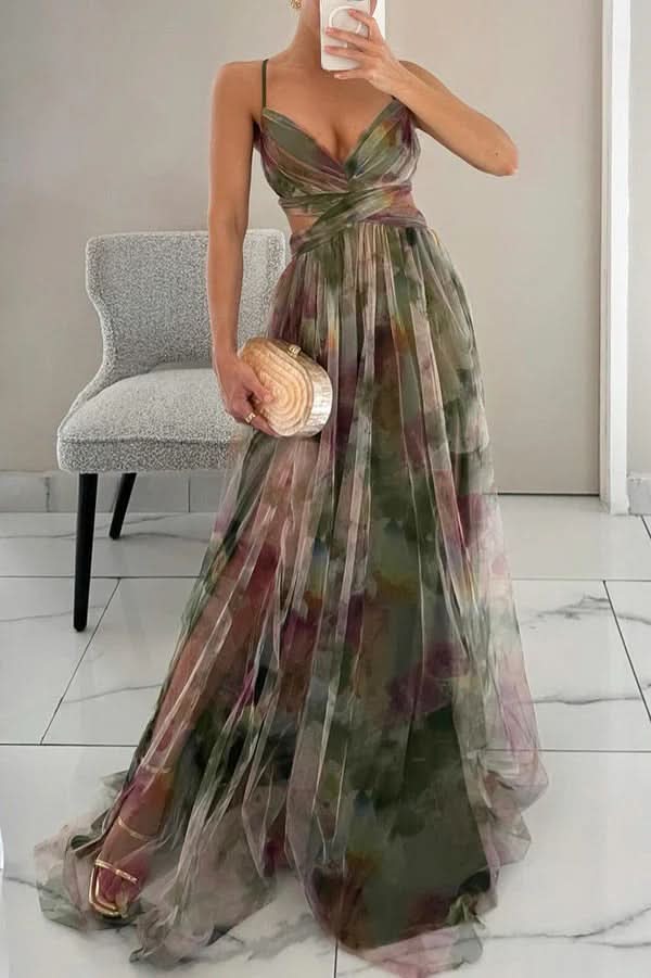 Elegant women's sleeveless maxi dress, versatile for chic evening events or sophisticated daytime fashion.