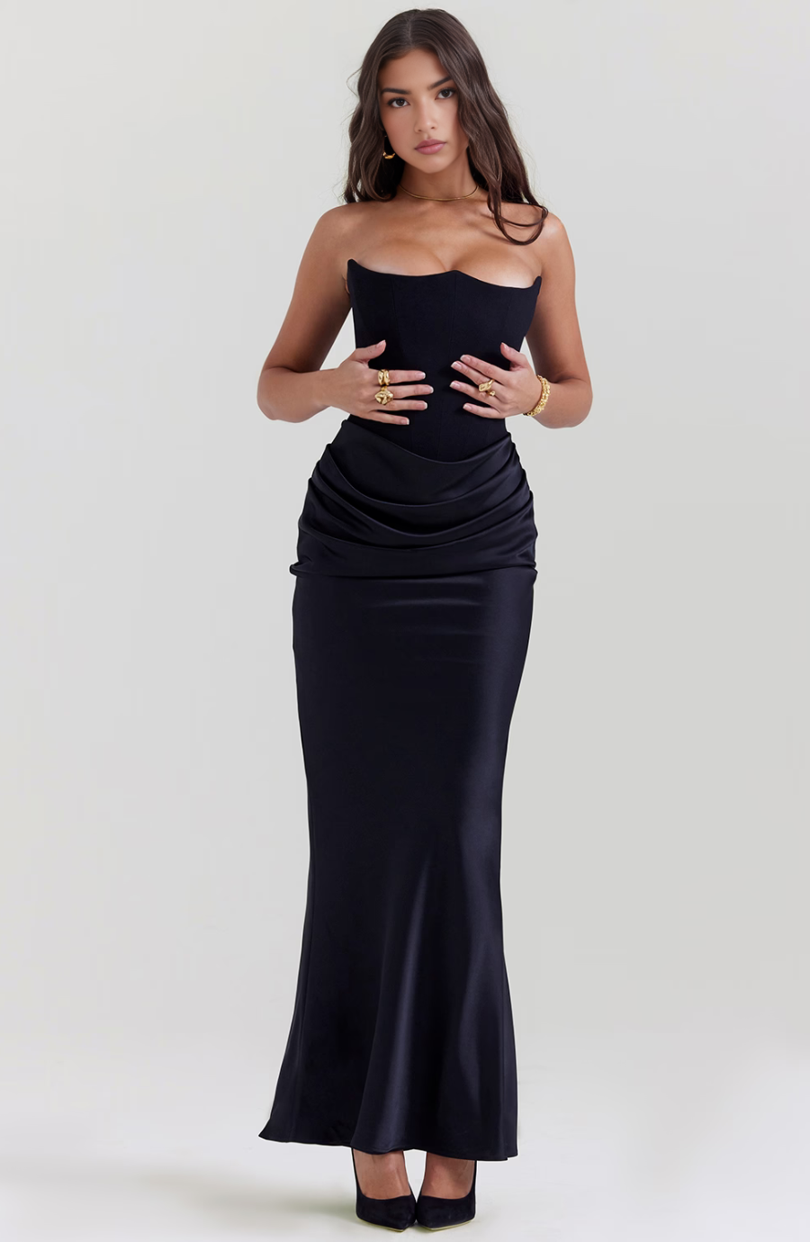 Women's party dress: black strapless corset maxi, perfect for elegant formal events.