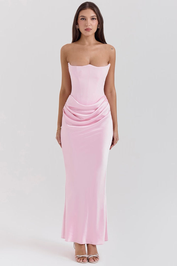 Chic black evening gown: strapless, corset bodice, flowing maxi skirt. Ideal for parties.