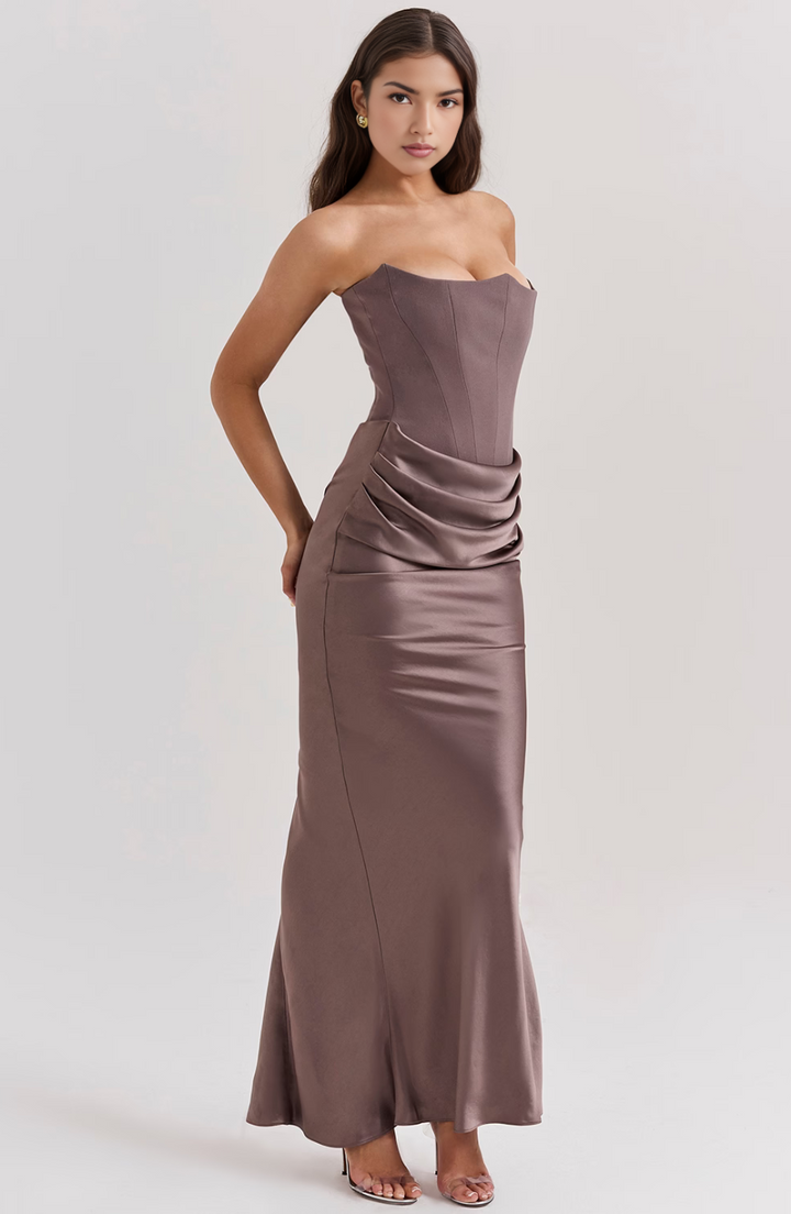 Formal black strapless corset maxi dress, ideal for weddings, galas, or evening parties.