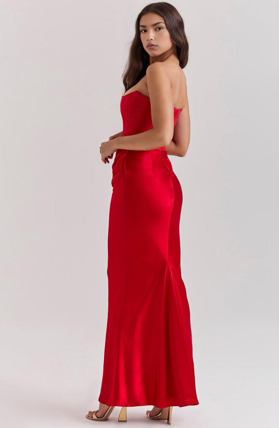 Timeless elegant strapless dress for women, suitable for formal wear events.