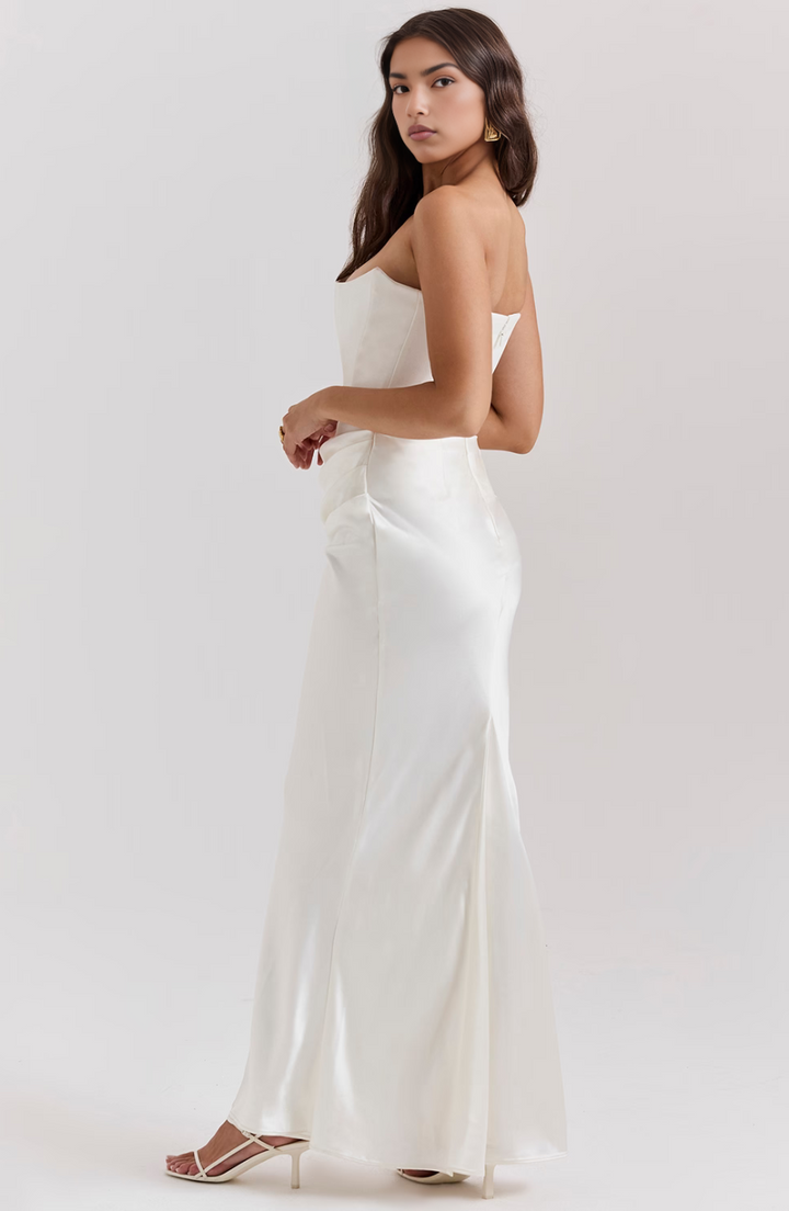 Elegant strapless dress for women, featuring a sophisticated column skirt & neckline.