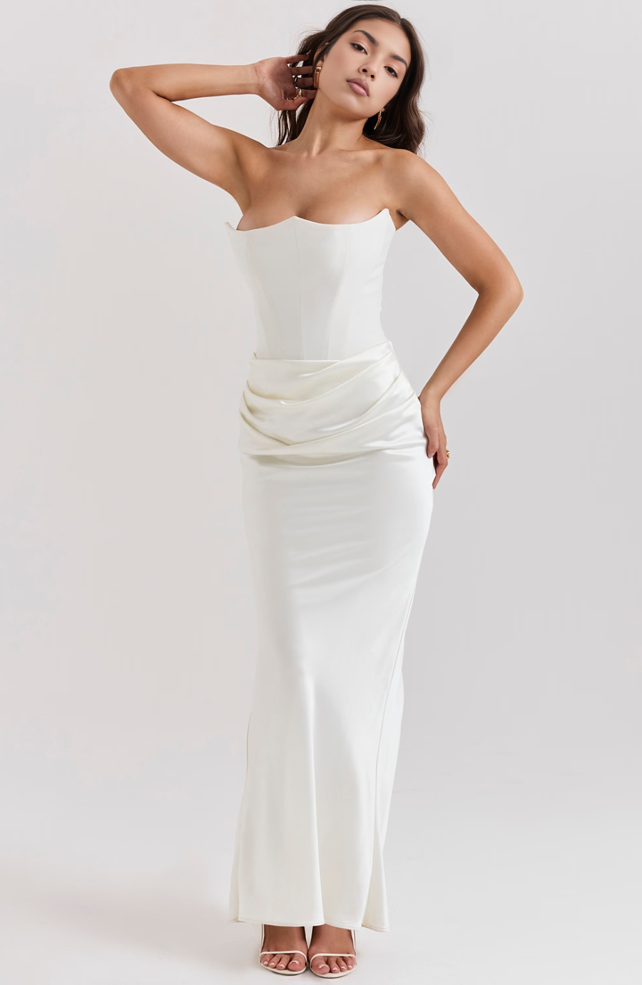 Strapless homecoming dress with a sweetheart neckline, an elegant women's formal wear.