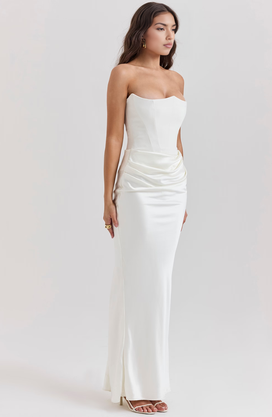 Versatile elegant strapless dress, suitable for women's prom, homecoming, & evening.