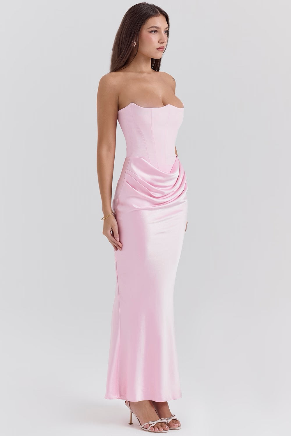 Stunning women's strapless evening dress, a sophisticated choice for formal wear.