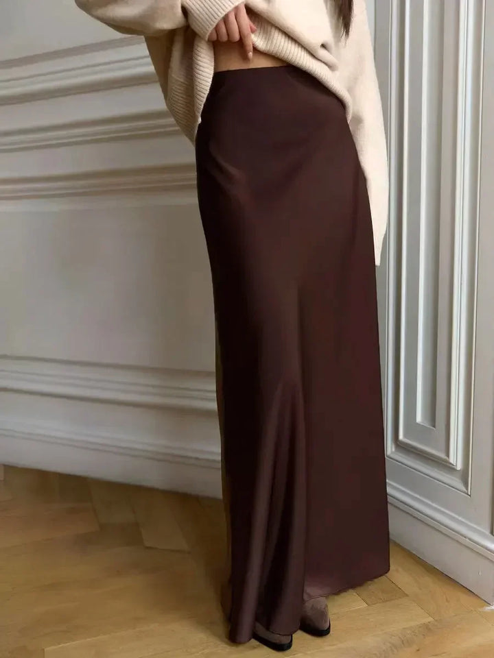Women's gala outfit: elegant high-waist fishtail maxi skirt, sophisticated formal wear.