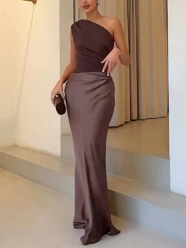 Stunning women's one-shoulder pleated party dress, a floor-length maxi gown for formal celebrations.