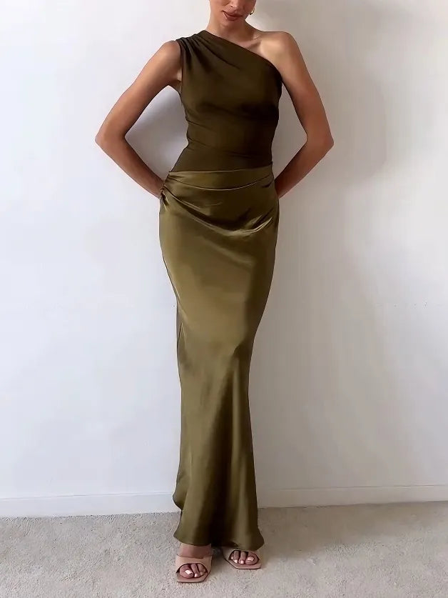 Beautiful women's elegant one-shoulder pleated maxi dress, suitable for any formal party or gala.