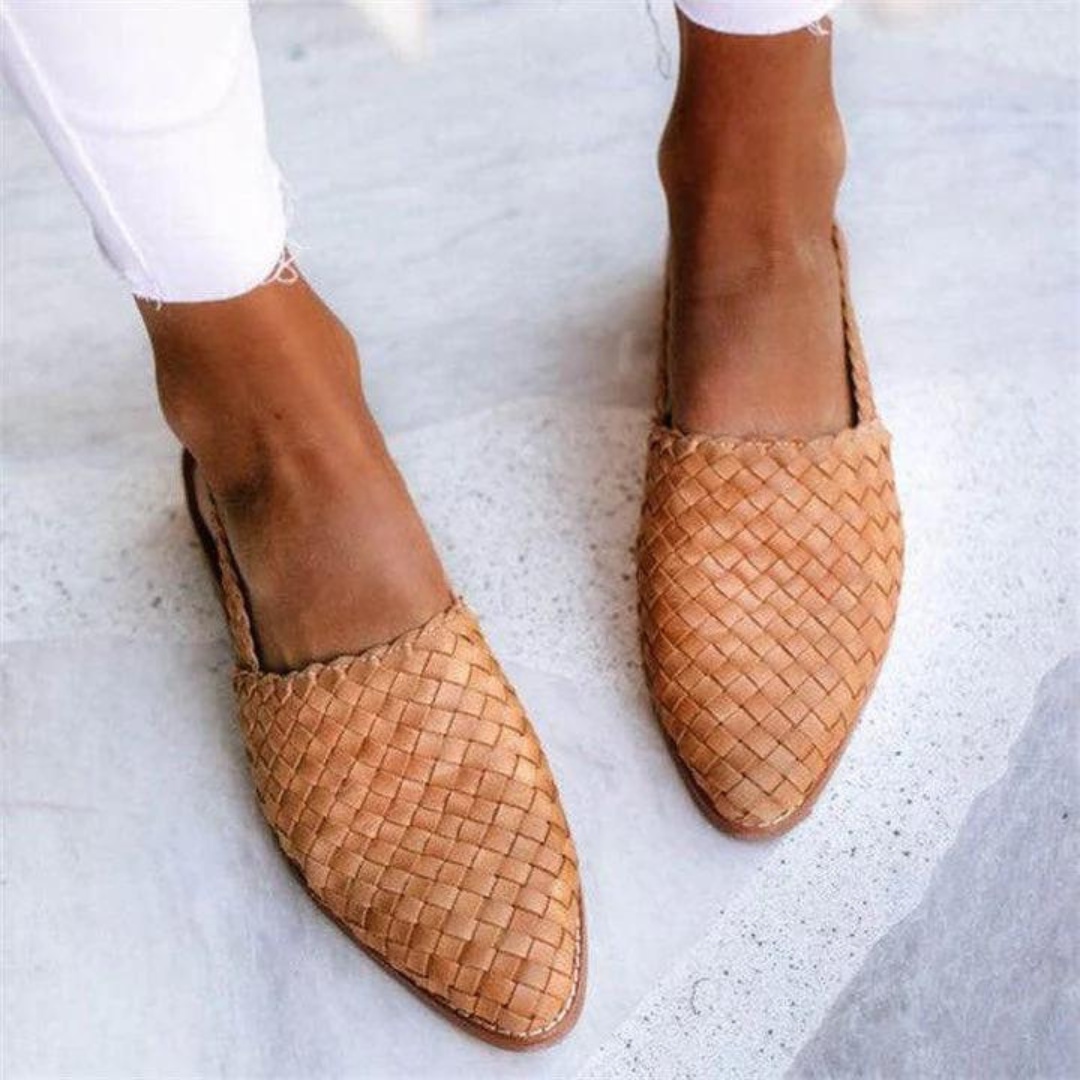 Chic women's pointed toe woven mules showcasing intricate texture. Stylish backless slip-on loafers for elegant comfort.