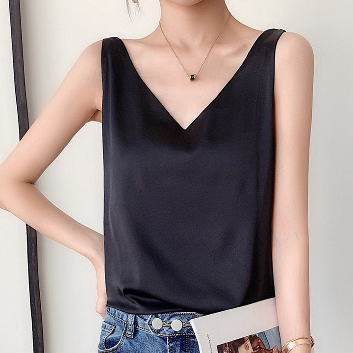 Elegant women's sleeveless tank top, perfect for a chic summer look.