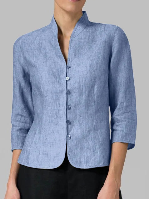 "Elegante Chambray Damenbluse mit Stehkragen, blauen Knöpfen und Dreiviertelärmeln, ideal für jeden Anlass."