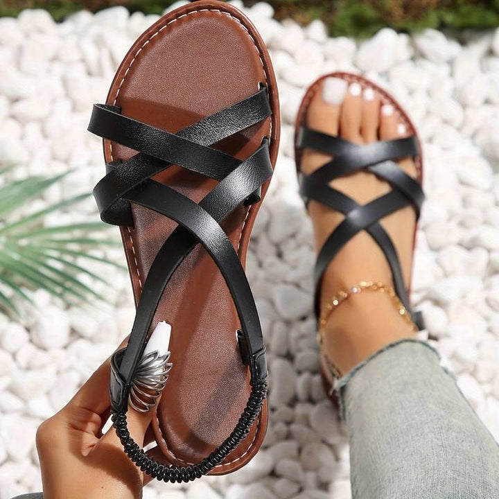 Elegante Crisscross Sandalen mit rutschfesten Riemen, flach, vielseitig kombinierbar, ideal für Sommer und Stadt.