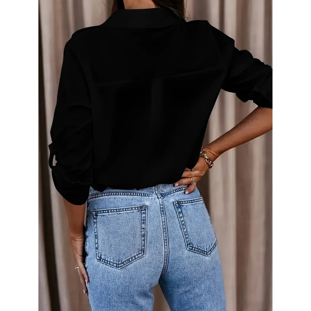 Elegante Damen Langarmbluse in Weiß, leichtes Material, schmeichelnde Passform, ideal für Büro und Freizeit.