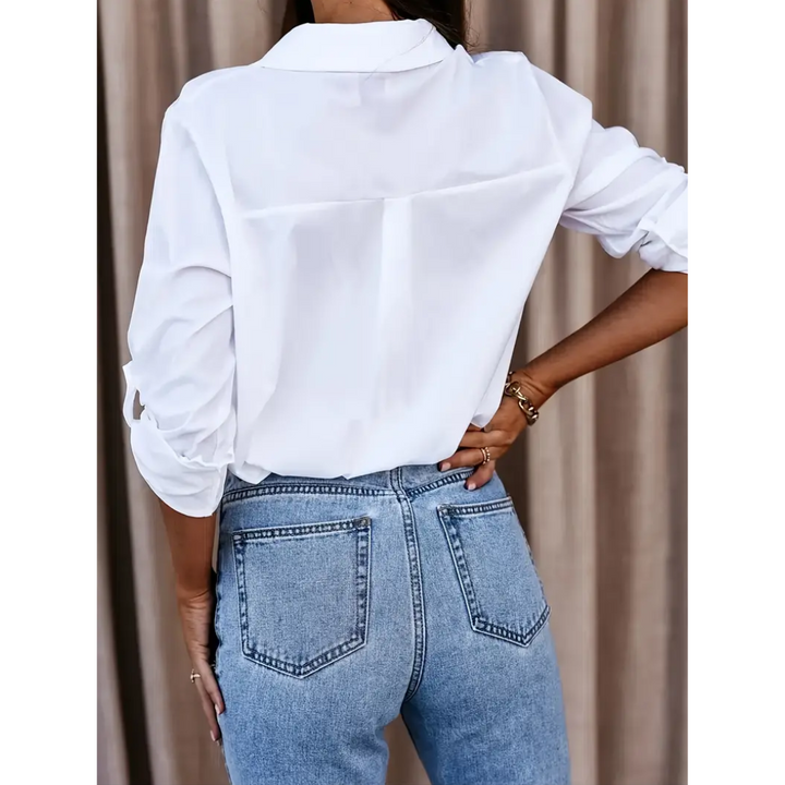 Elegante Damen Langarmbluse in Weiß, leichtes Material, schmeichelnde Passform, ideal für Büro und Freizeit.