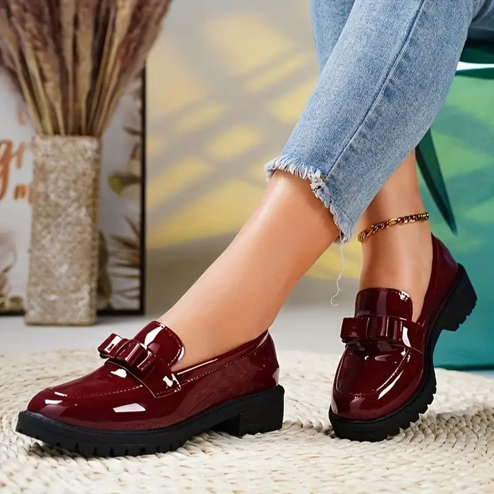 Elegante Damen Loafer mit klobigem Blockabsatz, femininem Schleifenknoten, ideal für vielseitige, stilvolle Anlässe.