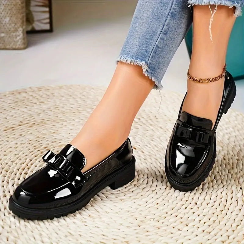 Elegante Damen Loafer mit klobigem Blockabsatz, femininem Schleifenknoten, ideal für vielseitige, stilvolle Anlässe.
