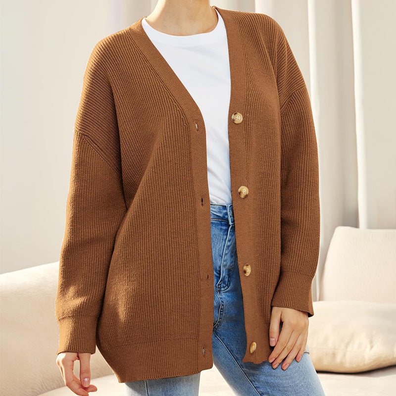 "Elegante Damen Strickjacke in beige mit feiner Struktur und langer Passform, ideal für vielseitige Alltags- und Abendlooks."