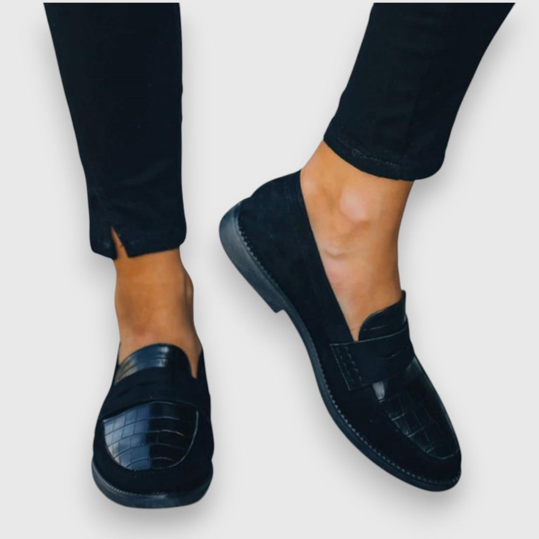 "Elegante Damenloafers aus hochwertigem Leder, flach, in zeitlosem Design, ideal für Büro und besondere Anlässe."