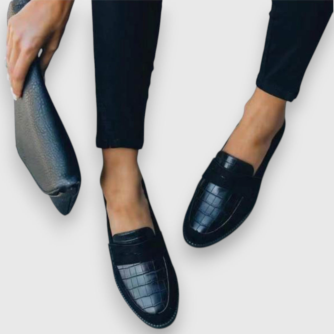 "Elegante Damenloafers aus hochwertigem Leder, flach, in zeitlosem Design, ideal für Büro und besondere Anlässe."