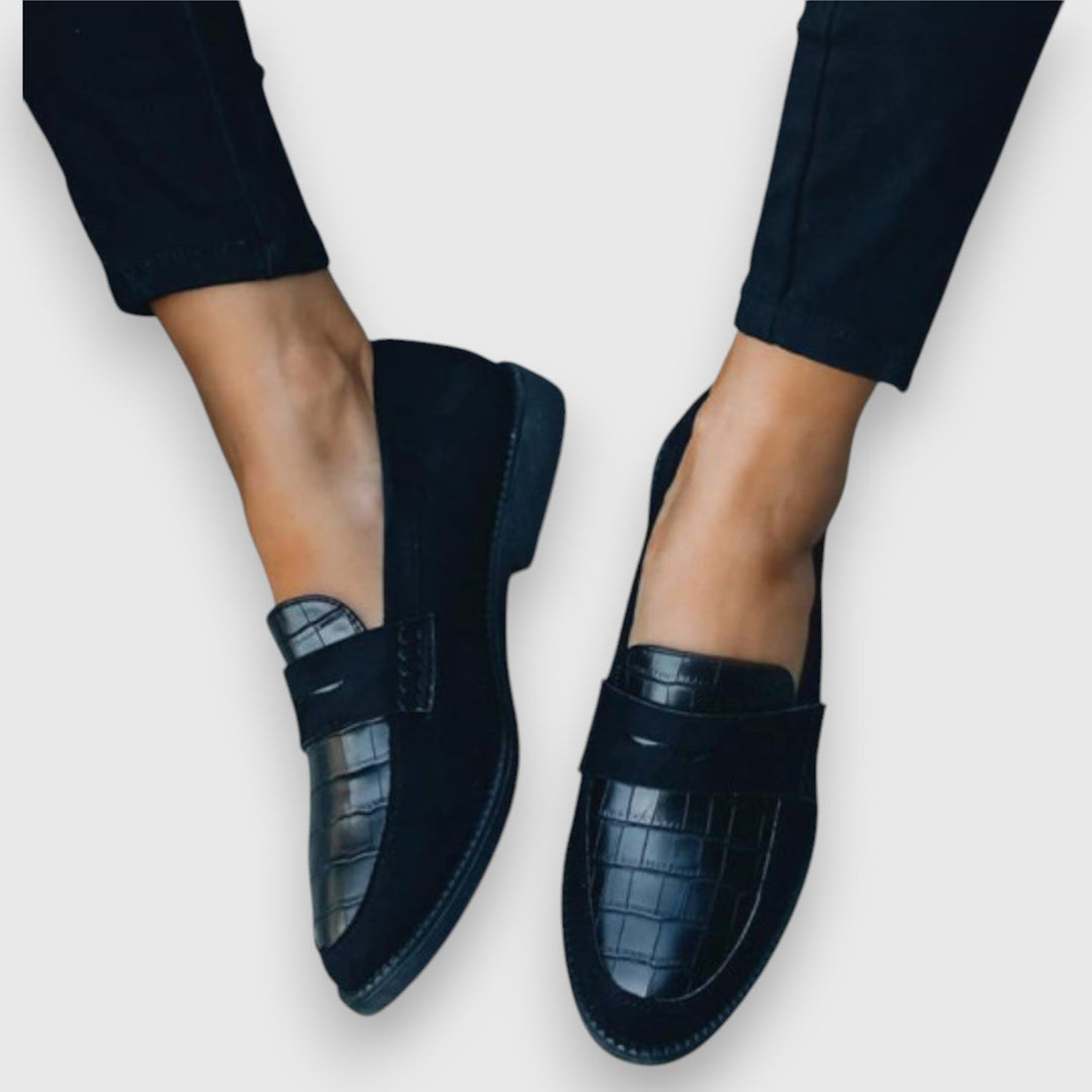 "Elegante Damenloafers aus hochwertigem Leder, flach, in zeitlosem Design, ideal für Büro und besondere Anlässe."