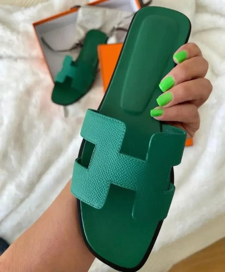 "Elegante H-Profil Leder Sandalen in lebhaften Farben, bequem und modisch, aus hochwertigem Leder gefertigt."