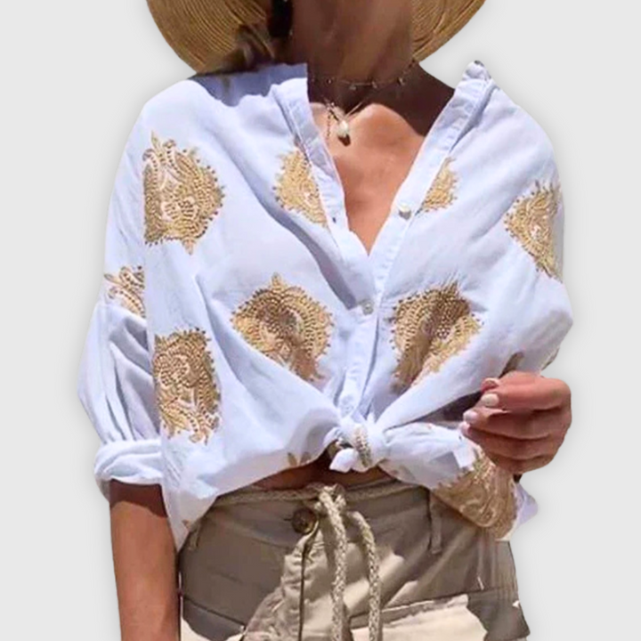 "Elegante handgefertigte Damenbluse, atmungsaktiv, zeitloses Design, schlichte Silhouette, vielseitig kombinierbar."