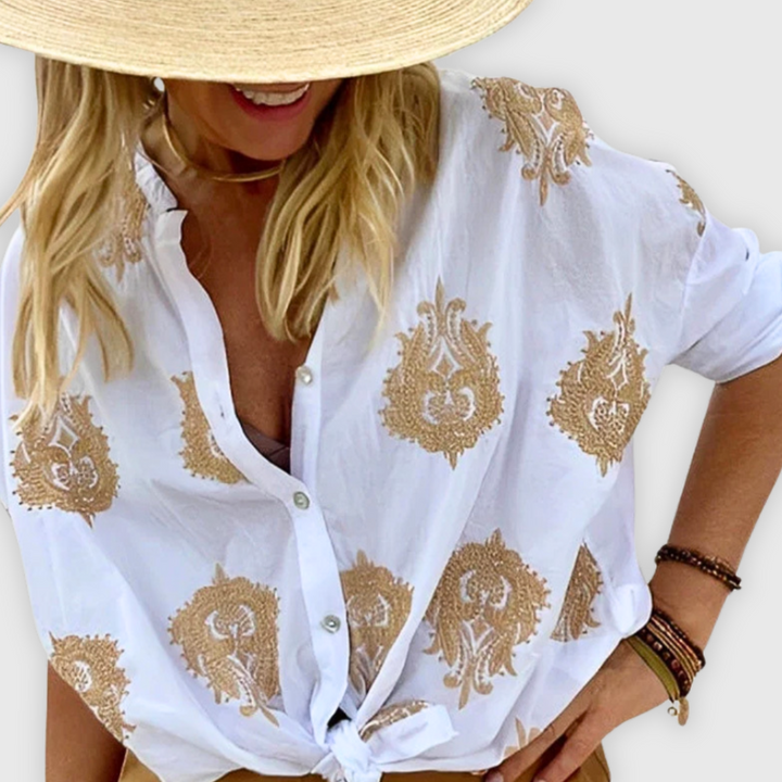 "Elegante handgefertigte Damenbluse, atmungsaktiv, zeitloses Design, schlichte Silhouette, vielseitig kombinierbar."