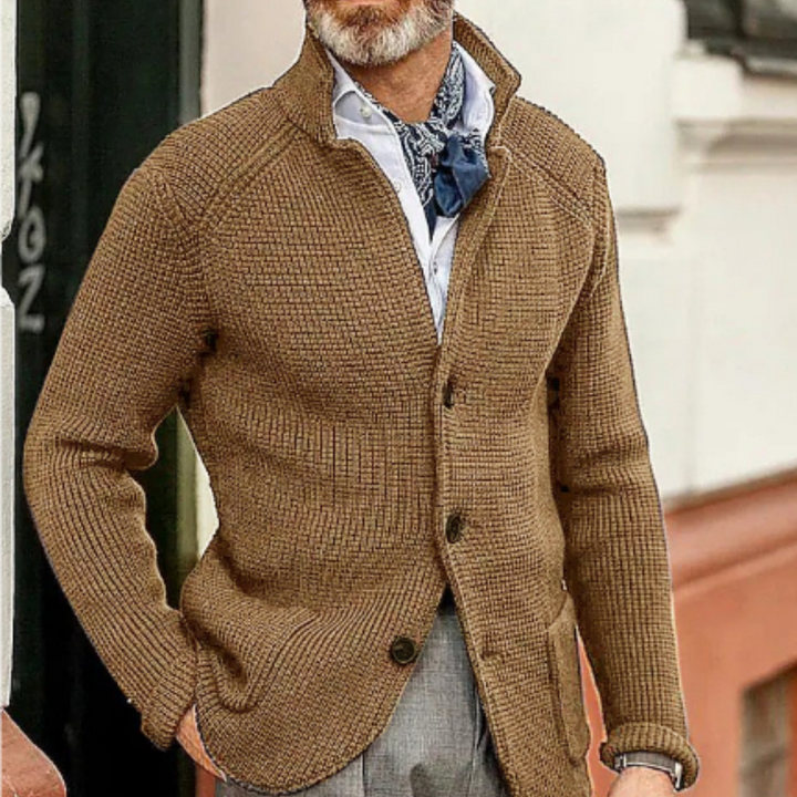 Elegante Herren-Strickjacke mit Knopfleiste, warm und vielseitig, ideal für kalte Tage. Perfekt für verschiedene Anlässe.