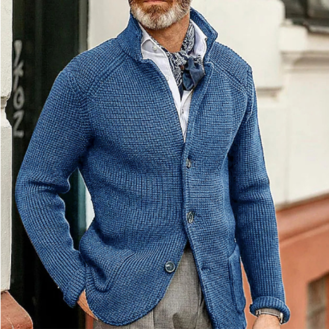 Elegante Herren-Strickjacke mit Knopfleiste, warm und vielseitig, ideal für kalte Tage. Perfekt für verschiedene Anlässe.